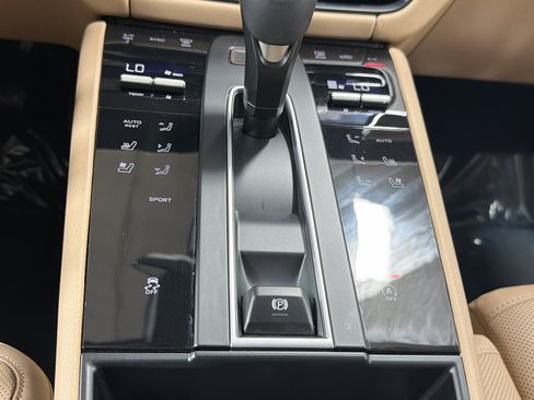 Certified 2026 Porsche Macan AWD/4WD image 33