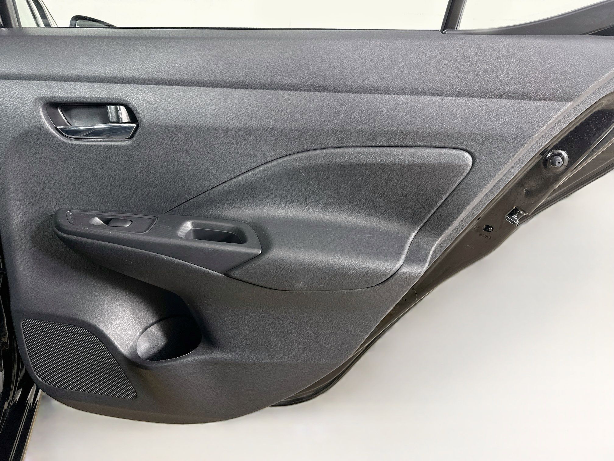 Used 2025 Nissan Versa SV FWD image 28