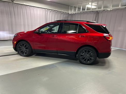 Used 2022 Chevrolet Equinox RS w/ RS Leather Package FWD image 4