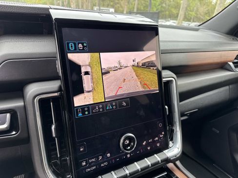 Used 2025 GMC Yukon Denali image 26