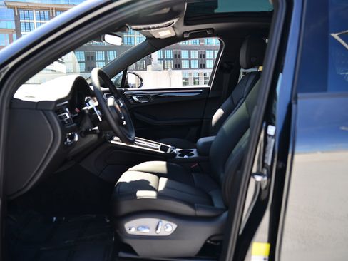 Used 2026 Porsche Macan image 27