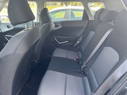 Used 2025 Kia Soul LX w/ LX Technology Package FWD image 23