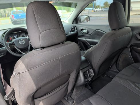 Used 2020 Jeep Cherokee Latitude FWD image 15