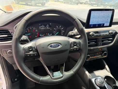 Used 2022 Ford Escape SE w/ Convenience Package FWD image 13