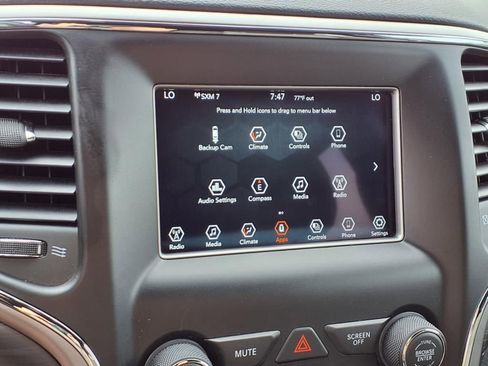 Used 2021 Jeep Grand Cherokee Laredo image 9