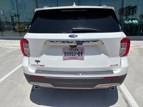 Used 2022 Ford Explorer Limited w/ Equipment Group 301A AWD/4WD image 6