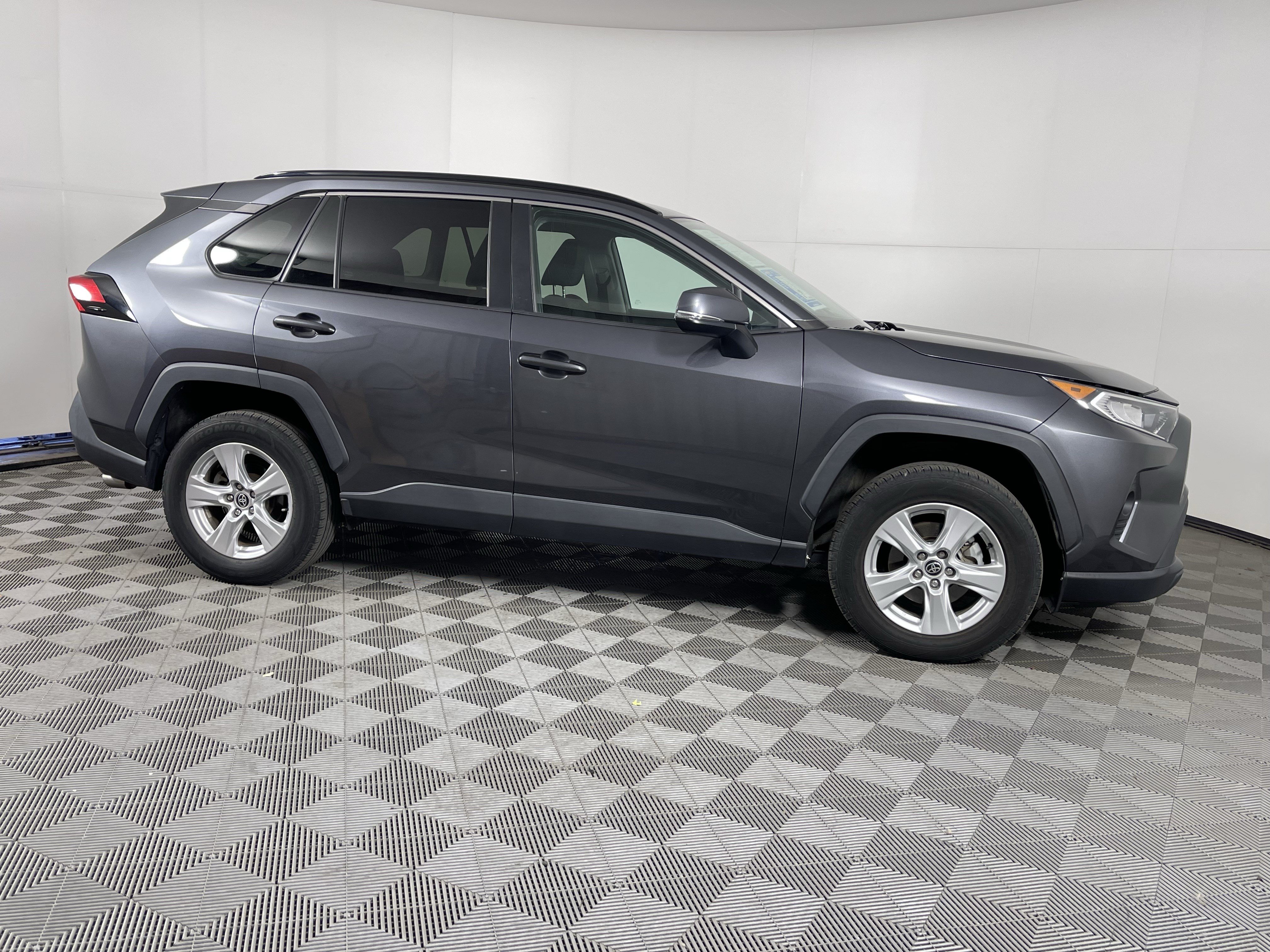 Used 2021 Toyota RAV4 XLE AWD/4WD image 6