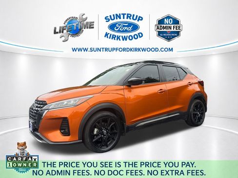 Used 2023 Nissan Kicks SR w/ SR Premium Package FWD image 1