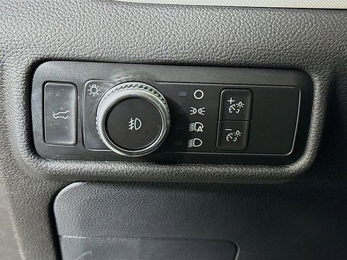 Used 2022 Ford Explorer XLT w/ Equipment Group 202A image 10