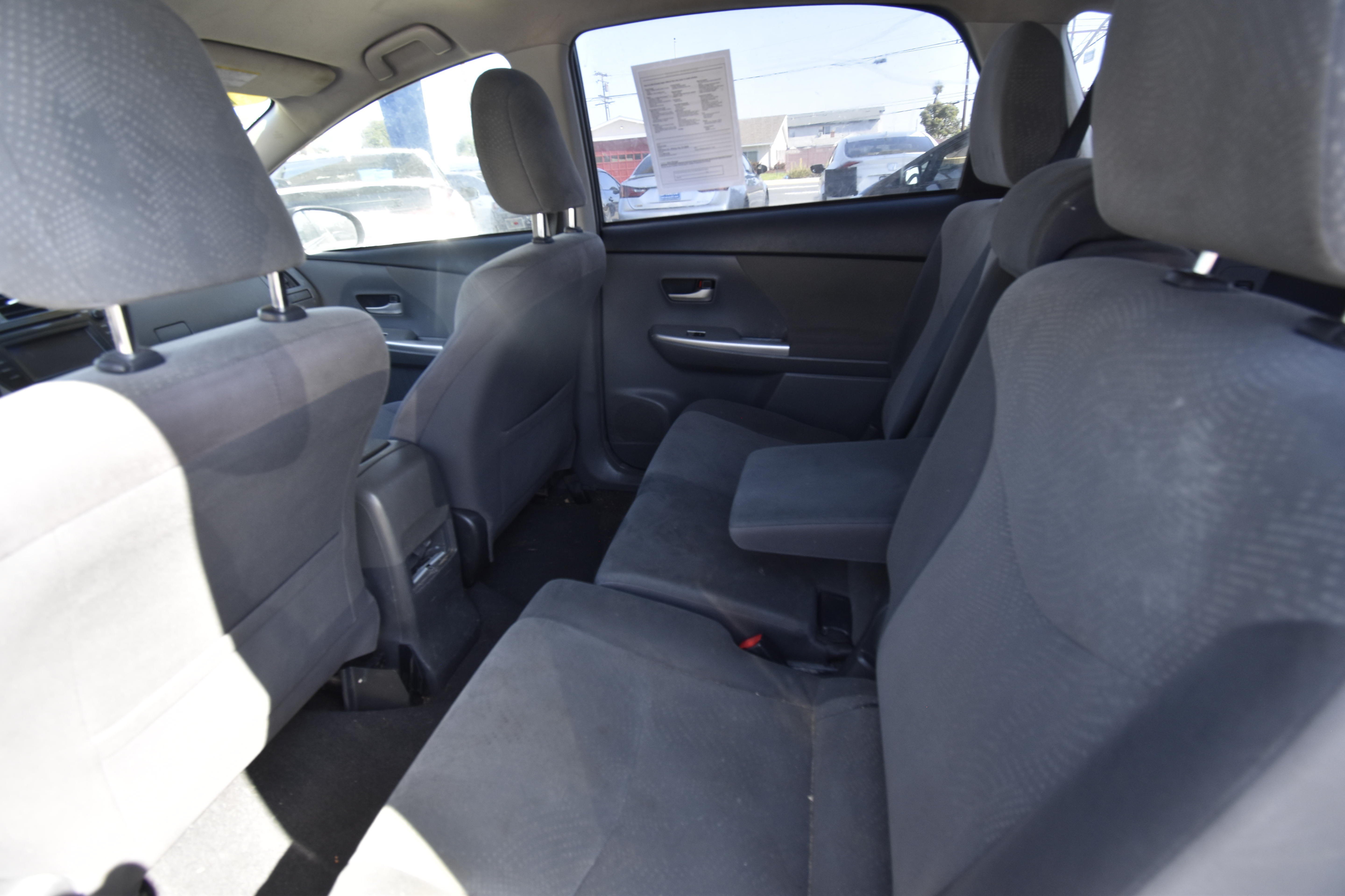 Used 2012 Toyota Prius V Three FWD image 4