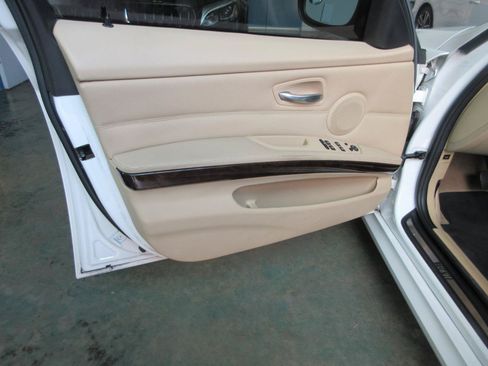 Used 2011 BMW 328i Wagon RWD image 6