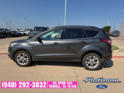 Used 2017 Ford Escape SE w/ SE Leather Comfort Package FWD image 8
