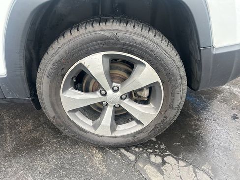 Used 2021 Jeep Cherokee Limited image 39