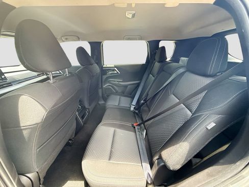 Used 2024 Mitsubishi Outlander ES FWD image 23