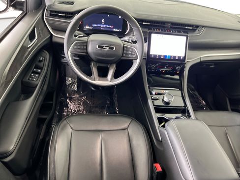 Used 2023 Jeep Grand Cherokee Limited AWD/4WD image 22