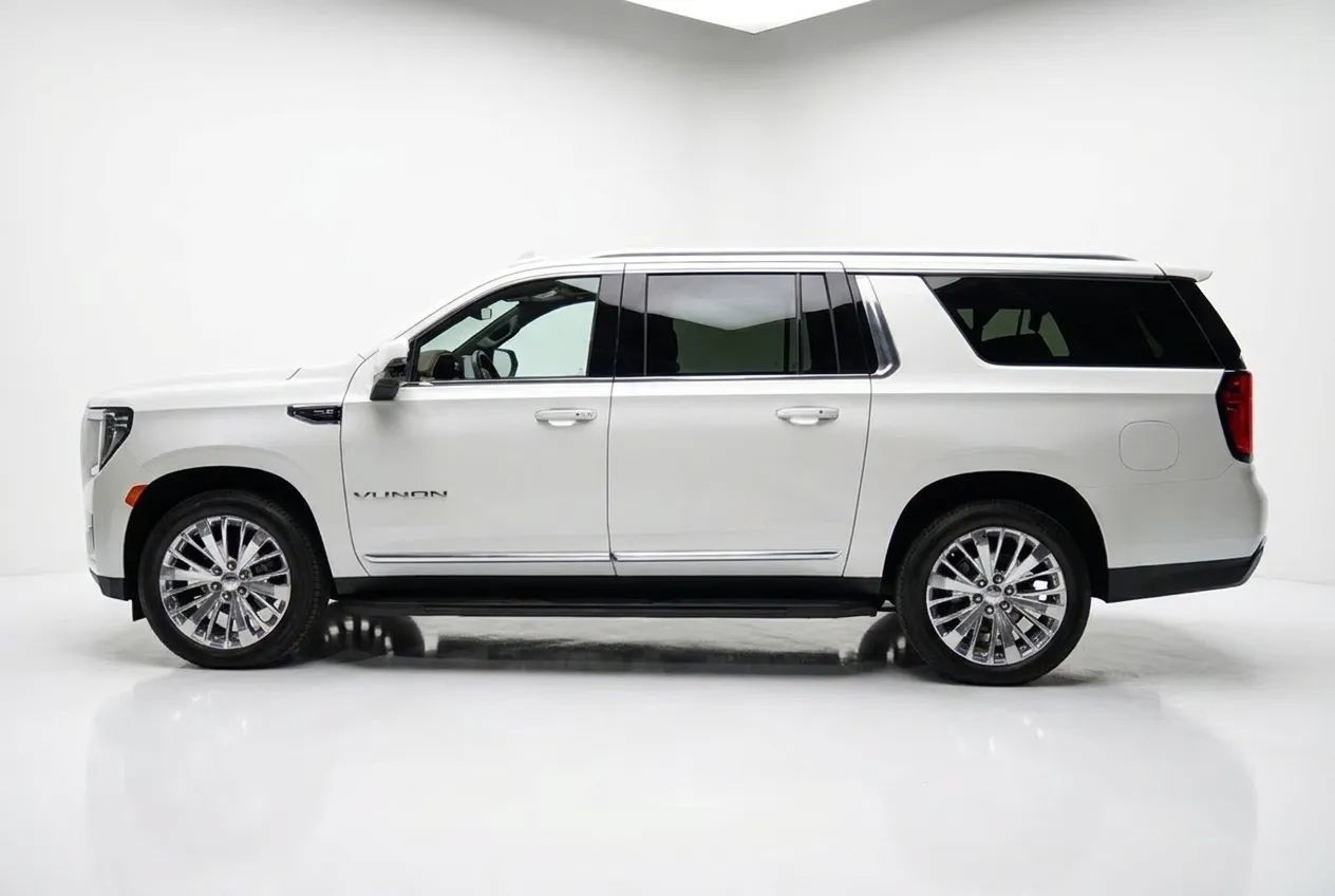 Used 2021 GMC Yukon XL SLT w/ SLT Luxury Plus Package AWD/4WD image 4