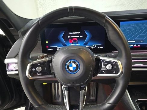 Used 2023 BMW i7 xDrive60 AWD/4WD image 3