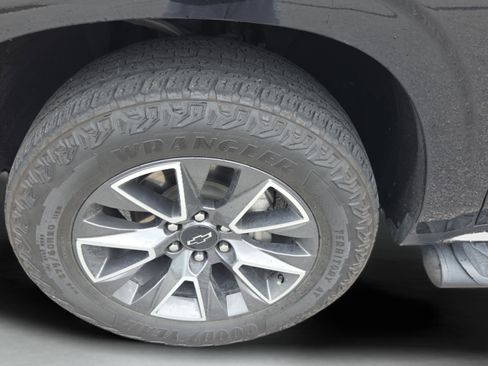 Used 2024 Chevrolet Tahoe Z71 w/ Luxury Package image 31