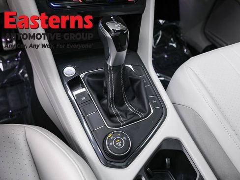 Used 2022 Volkswagen Tiguan SE R-Line image 13