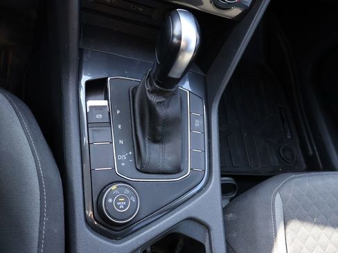 Used 2020 Volkswagen Tiguan S image 31