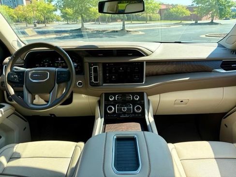 Used 2023 GMC Yukon XL Denali AWD/4WD image 26