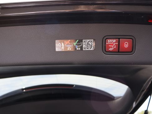 Used 2024 Mercedes-Benz GLC 300 4MATIC image 19