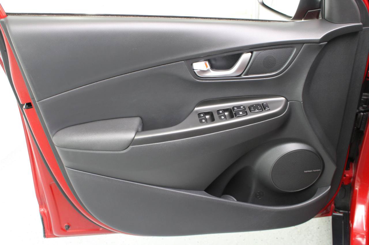 Used 2023 Hyundai Kona Limited AWD/4WD image 35
