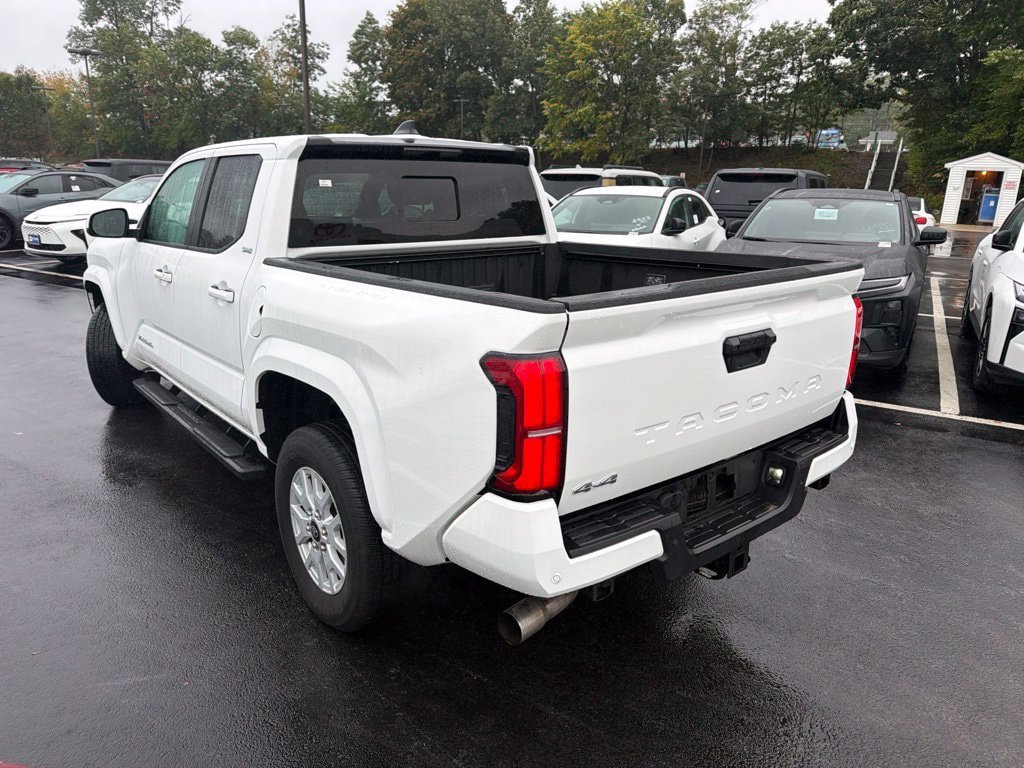 Certified 2025 Toyota Tacoma SR5 AWD/4WD image 7