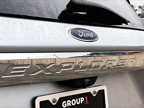 Used 2020 Ford Explorer XLT w/ Equipment Group 202A image 9