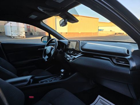 Used 2018 Toyota C-HR XLE image 7
