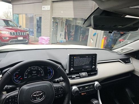 Used 2021 Toyota RAV4 Limited w/ Carpet Mat Package (TMS) image 28
