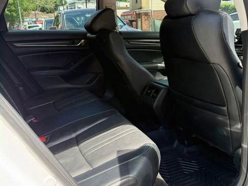 Used 2018 Honda Accord Touring image 7