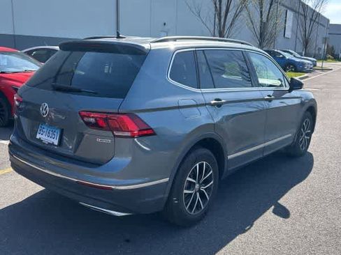 Used 2021 Volkswagen Tiguan SE w/ Panoramic Sunroof Package image 4