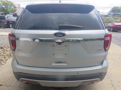 Used 2017 Ford Explorer XLT AWD/4WD image 6