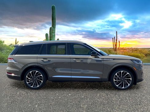 Used 2025 Lincoln Aviator Reserve w/ Equipment Group 201A AWD/4WD image 6