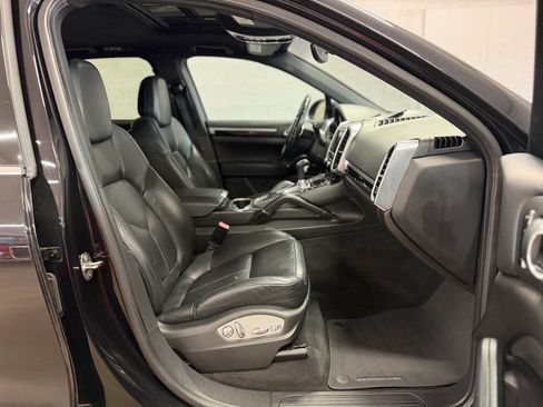 Used 2013 Porsche Cayenne Diesel AWD/4WD image 28