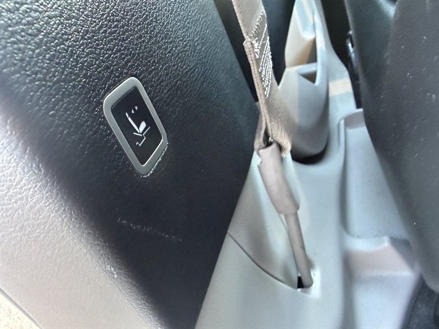 Used 2024 Chrysler Pacifica Touring-L FWD image 24