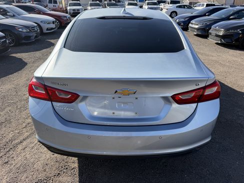 Used 2017 Chevrolet Malibu LT w/ Leather Package FWD image 6