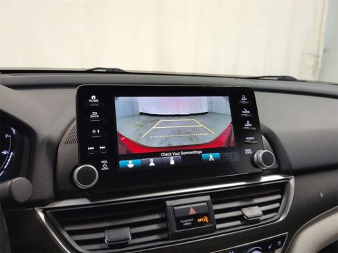 Used 2018 Honda Accord Touring image 32