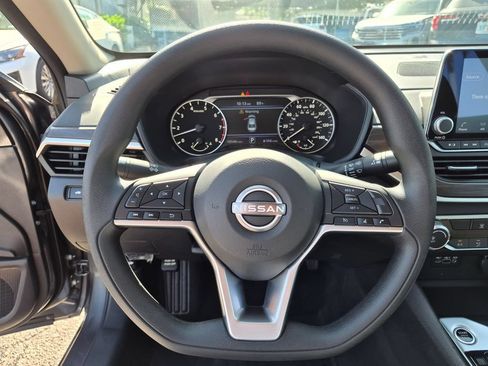 Used 2025 Nissan Altima 2.5 SV FWD image 16