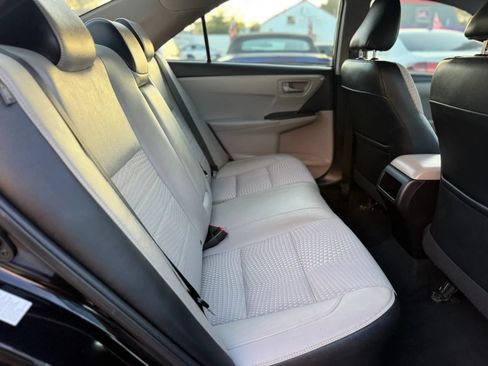 Used 2015 Toyota Camry SE FWD image 28