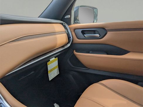 New 2025 Nissan Armada SL image 31