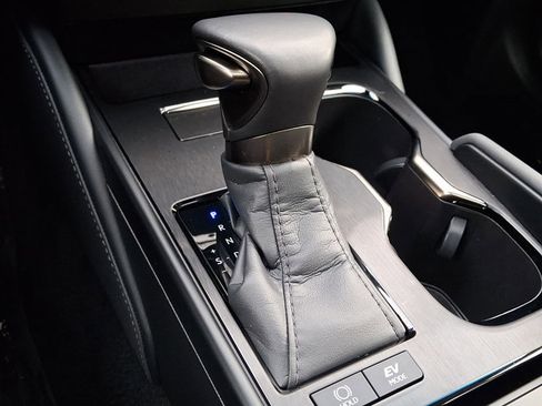 Certified 2025 Lexus ES 300h w/ Premium Package image 16