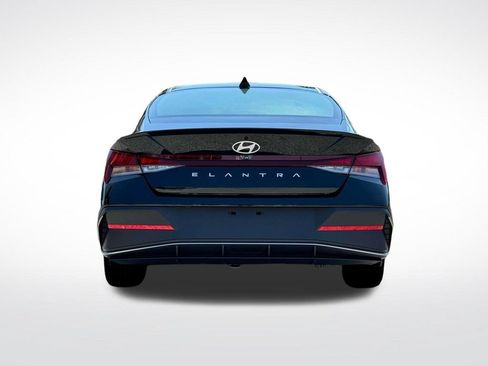 Used 2025 Hyundai Elantra Sport FWD image 7