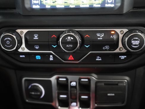 Used 2023 Jeep Wrangler Sahara image 28