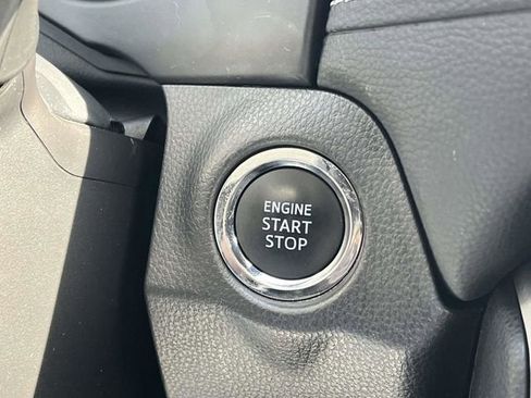 Used 2025 Toyota RAV4 XLE FWD image 30