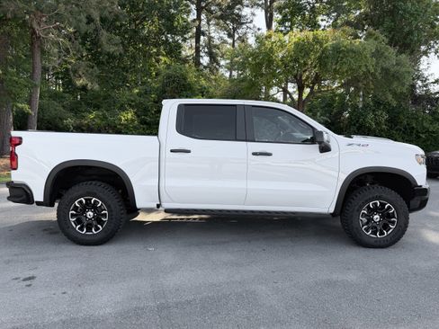 Used 2024 Chevrolet Silverado 1500 ZR2 w/ Technology Package image 2