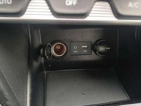 Used 2020 Hyundai Elantra SE w/ Cargo Package (C1) image 28