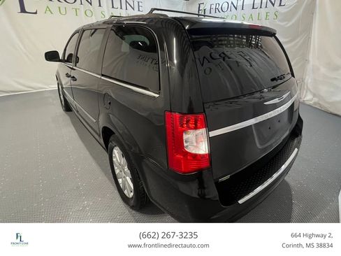 Used 2015 Chrysler Town & Country Touring FWD image 5