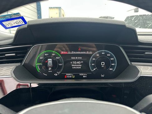 Used 2022 Audi e-tron Premium AWD/4WD image 9